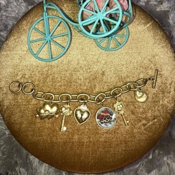 Lucky Vintage Costume jewelry Gold tone Pirate Key Heart Lock Charm Bracelet - Picture 1 of 3